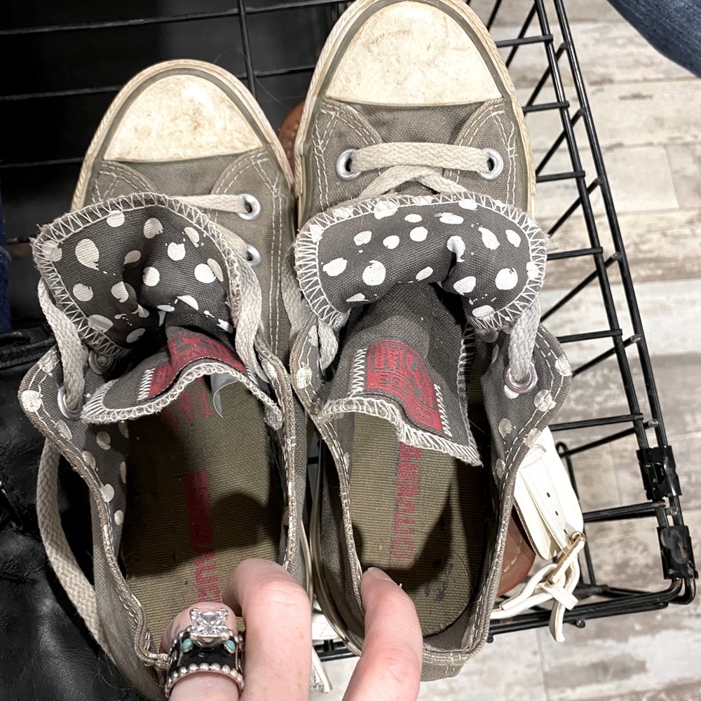 Women’s double tongue polka dot converse